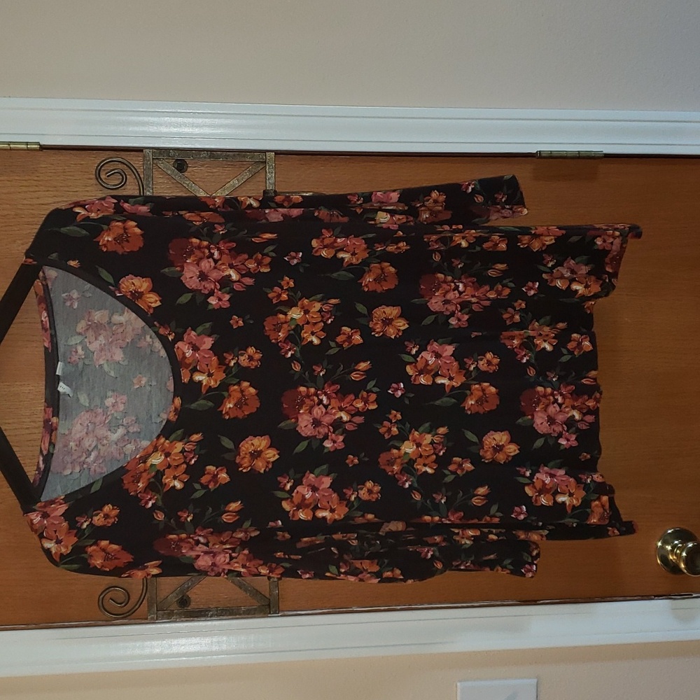 Cato 3/4 Sleeve Floral Top - Size 26/28 (B8)